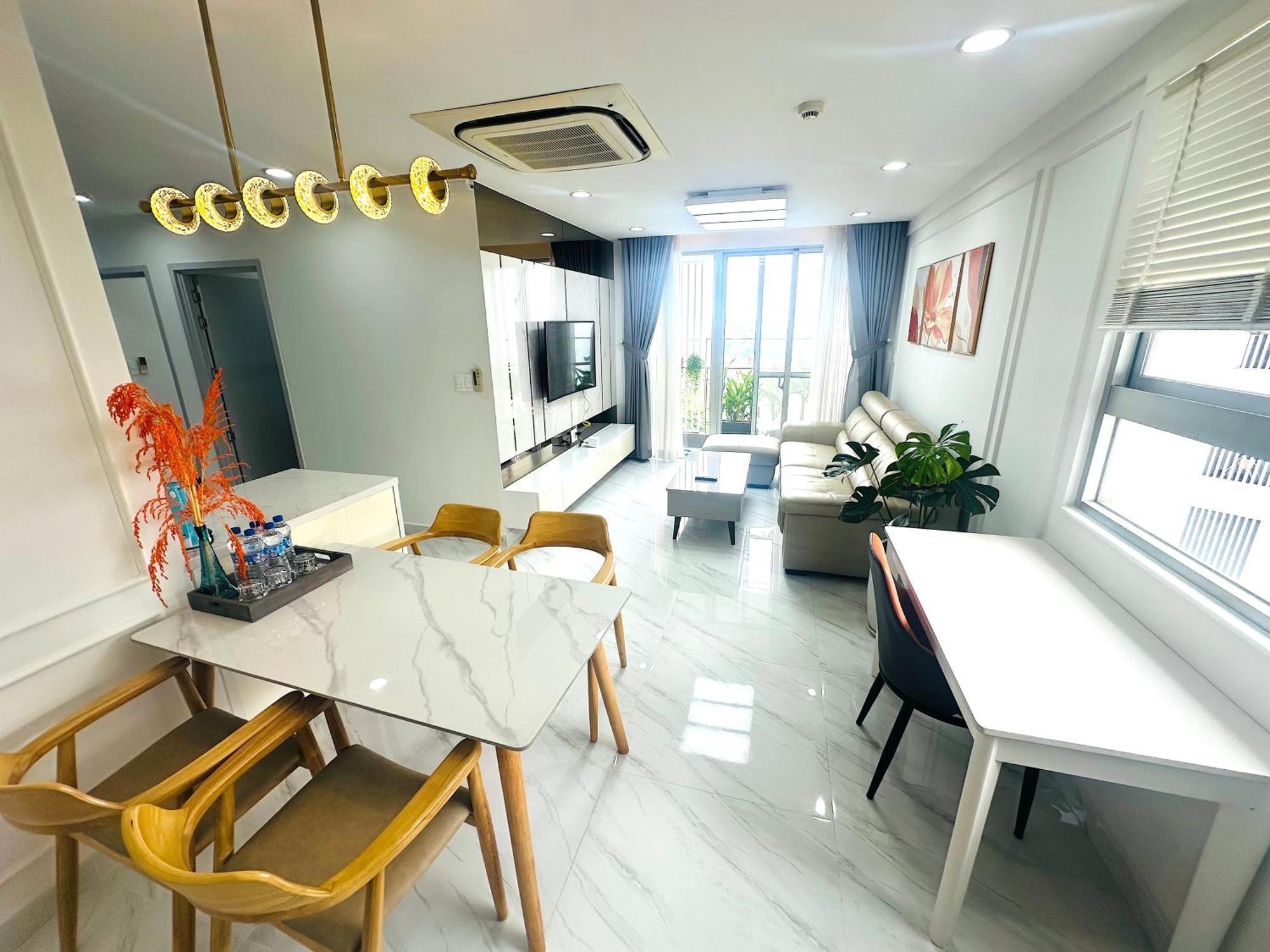 Căn hộ Three Bedrooms In Scenic Valley 2 *